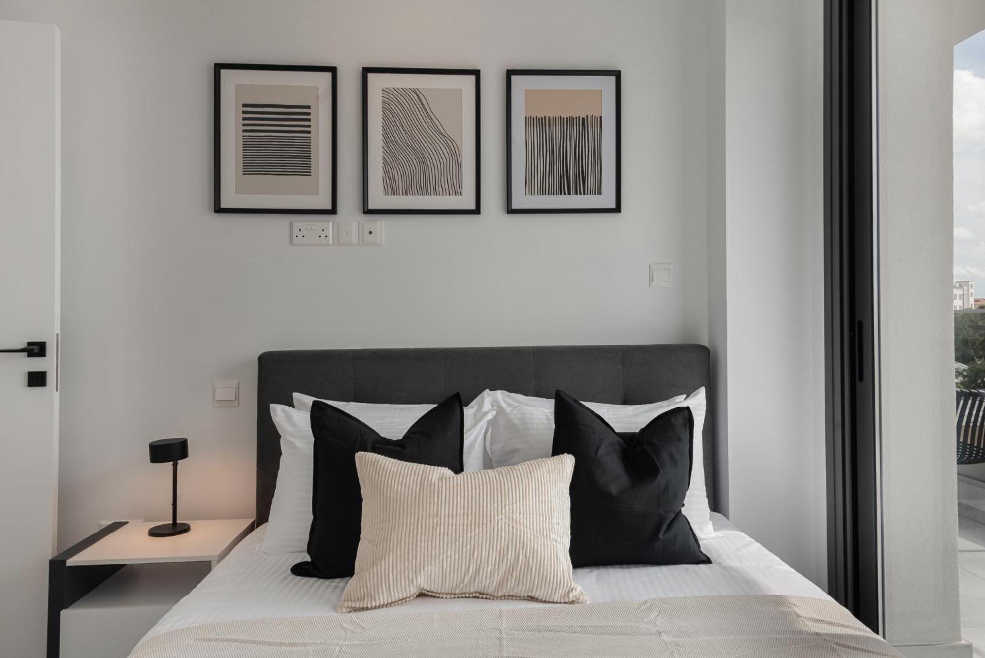 Apartament Phaedrus Living Noir