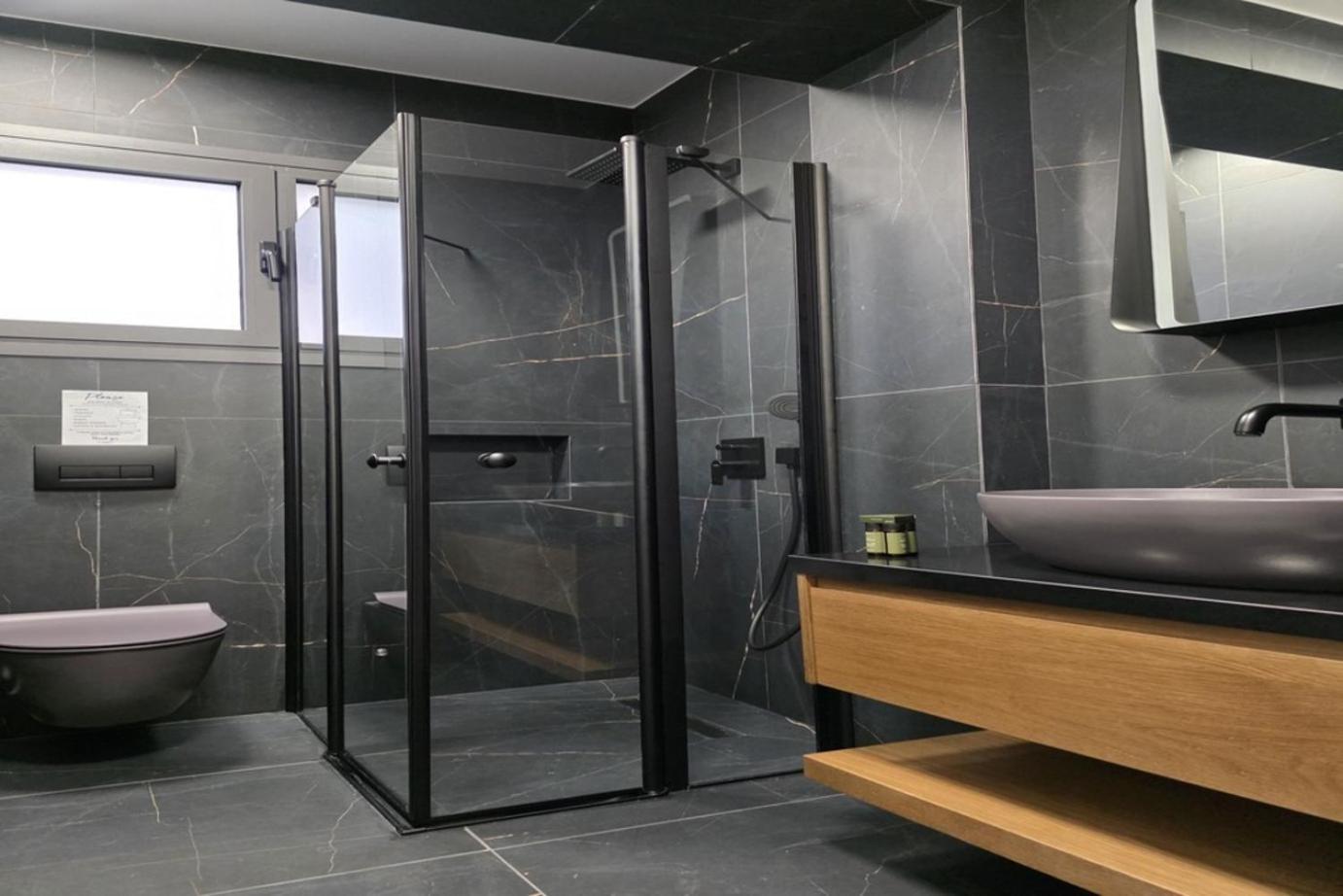 Phaedrus Living Noir Apartament *